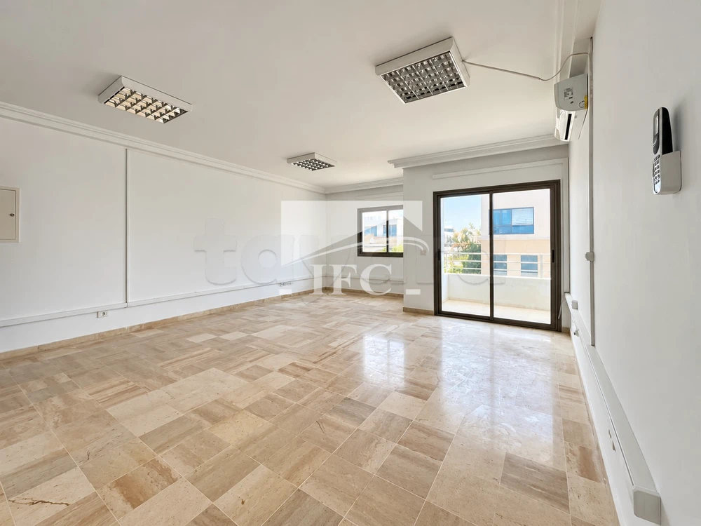 Bureaux à louer sur deux niveaux avec terrasse – 460 m² – Cité Jardin, Montplaisir – IFCM243