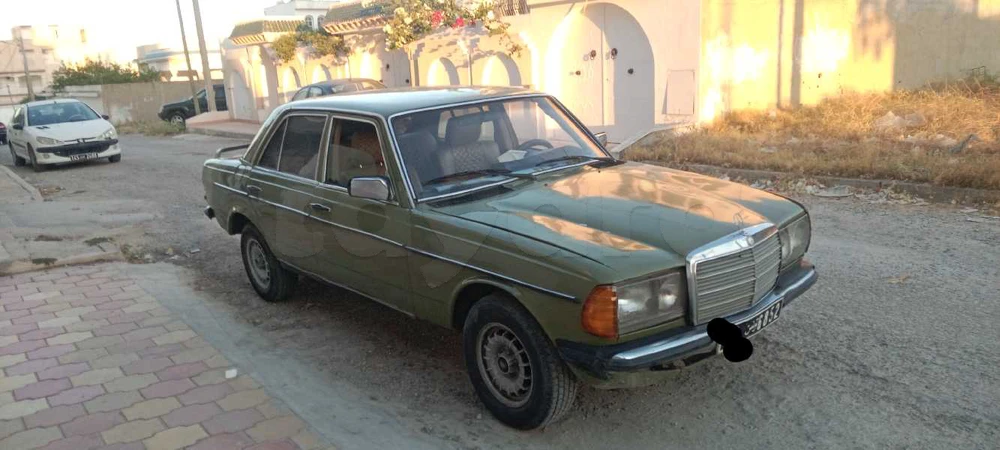 Mercedes-Benz 220