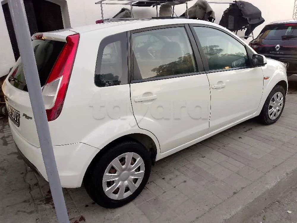 Carte voiture Ford Fiesta