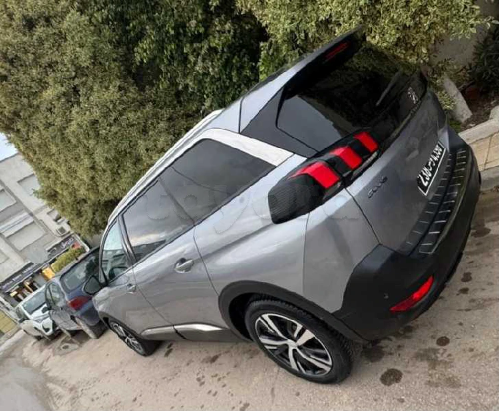 Carte voiture Peugeot 5008