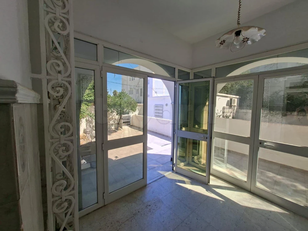 Rez de chaussée de villa S+5 à Mutuelle ville