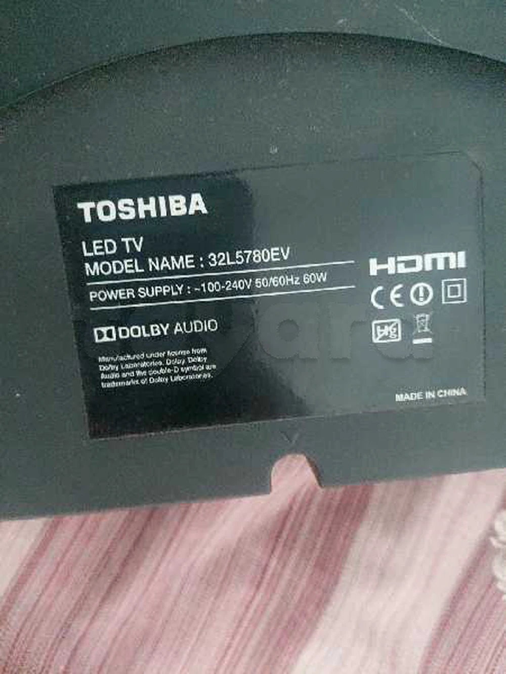 Toshiba Smart TV 32 pouces + Support mural