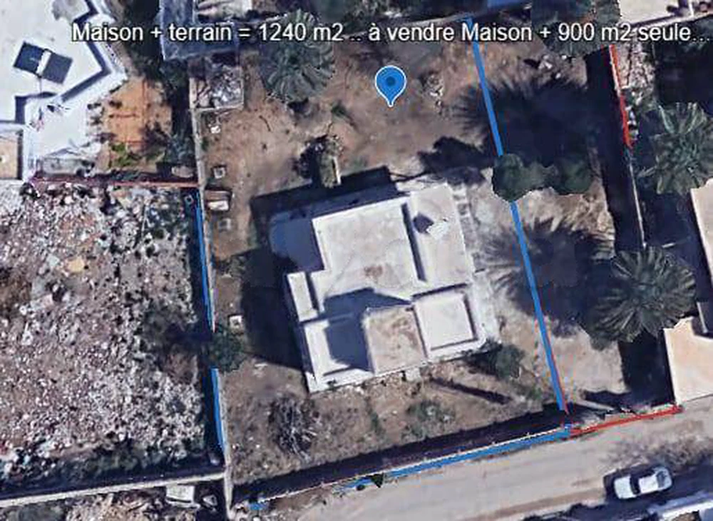 MAISON + TERRAIN = 1240 M2 Á VENDRE SEULEMENT Maison située sur un terrain de 900 mètres carrés.
