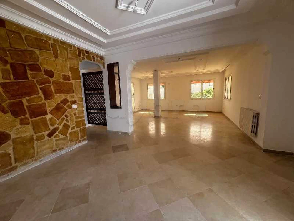 ENNASR 2 – ÉTAGE DE VILLA DE HAUT STANDING À LOUER