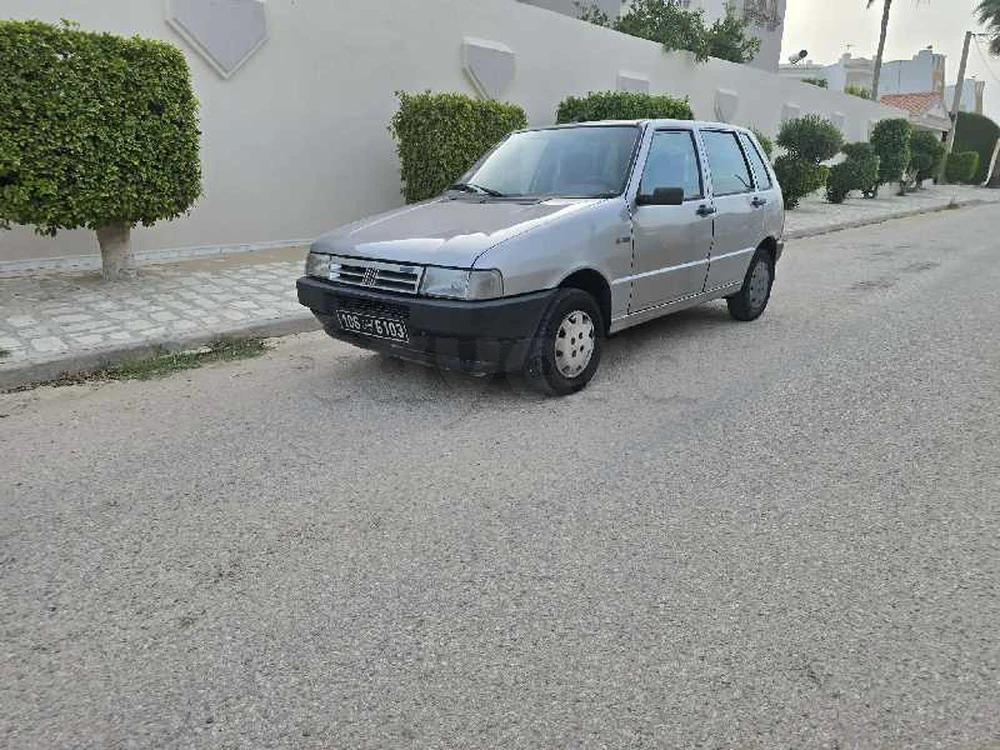 Carte voiture Fiat Uno