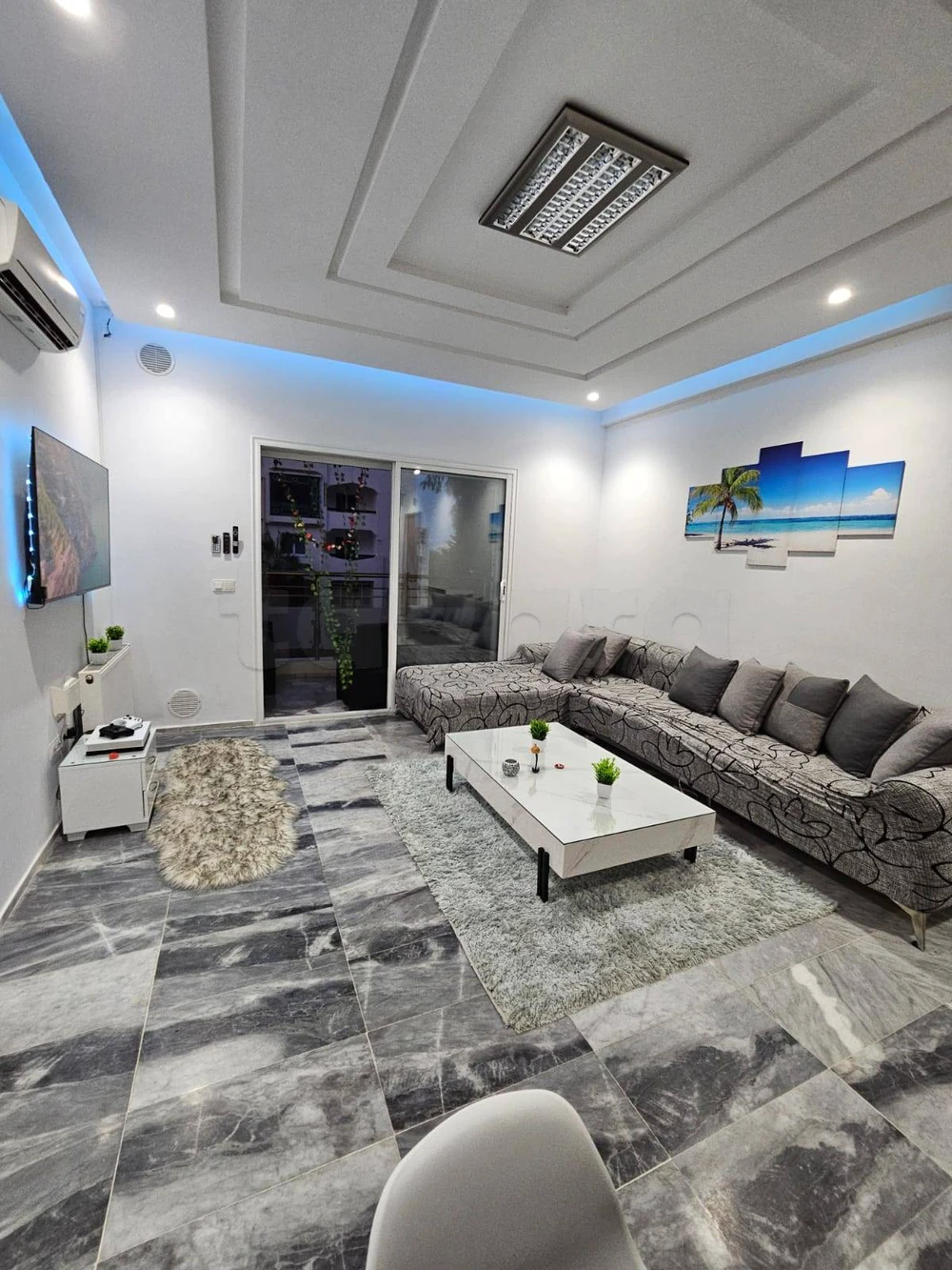 Appart S+2 luxe location vacance sur la route touristique Khzema - Place parking