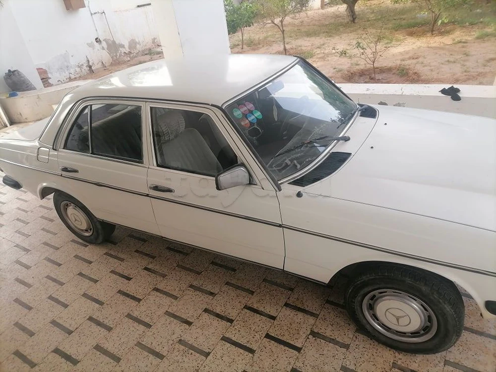 Carte voiture Mercedes-Benz Classe E