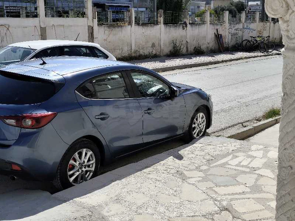 Carte voiture Mazda 3