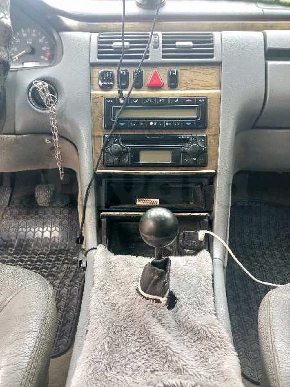 Mercedes-Benz 220