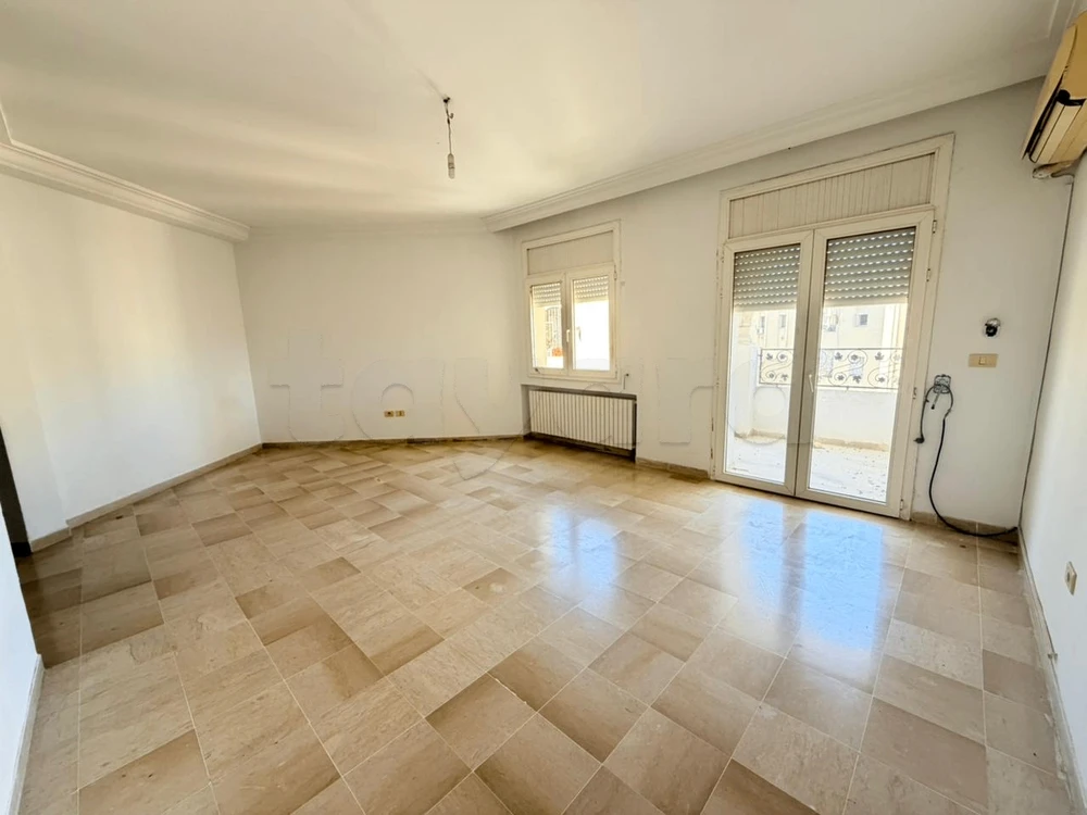 🏡✨ À Vendre – Spacieux Appartement S+3 à Cité El Wahat ✨🏡