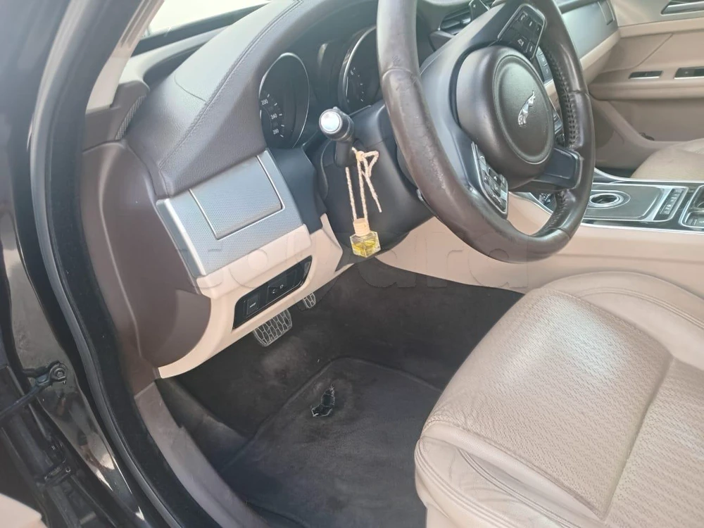 Carte voiture Jaguar XF