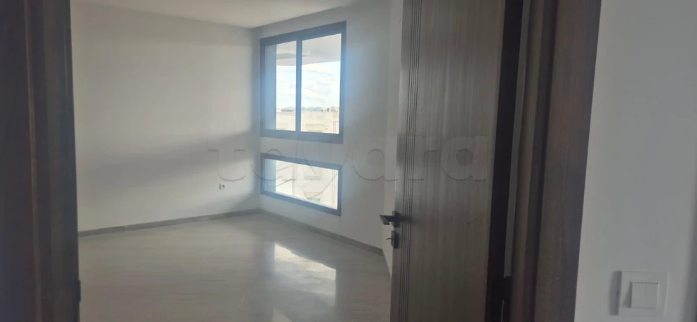 🏢 À LOUER – LOCAL COMMERCIAL / PROFESSIONNEL