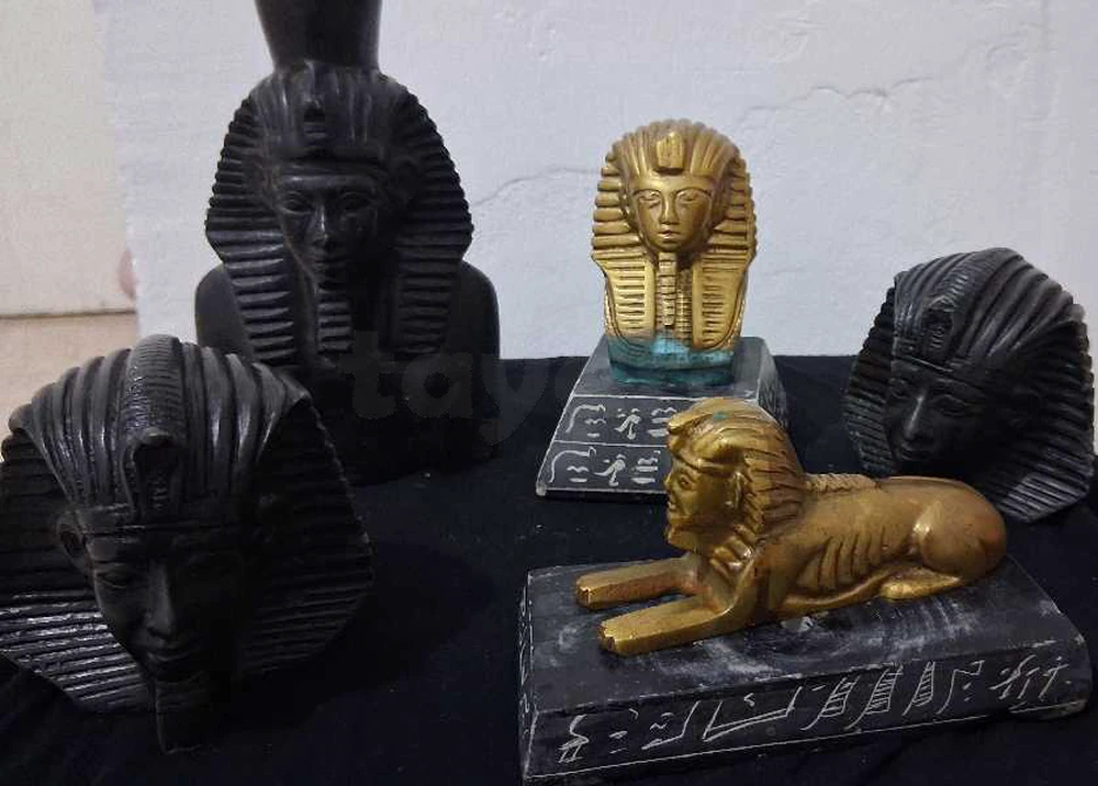 Rare Collection de Statuettes Égyptiennes Vintage (Année 1998) – 5 Pièces