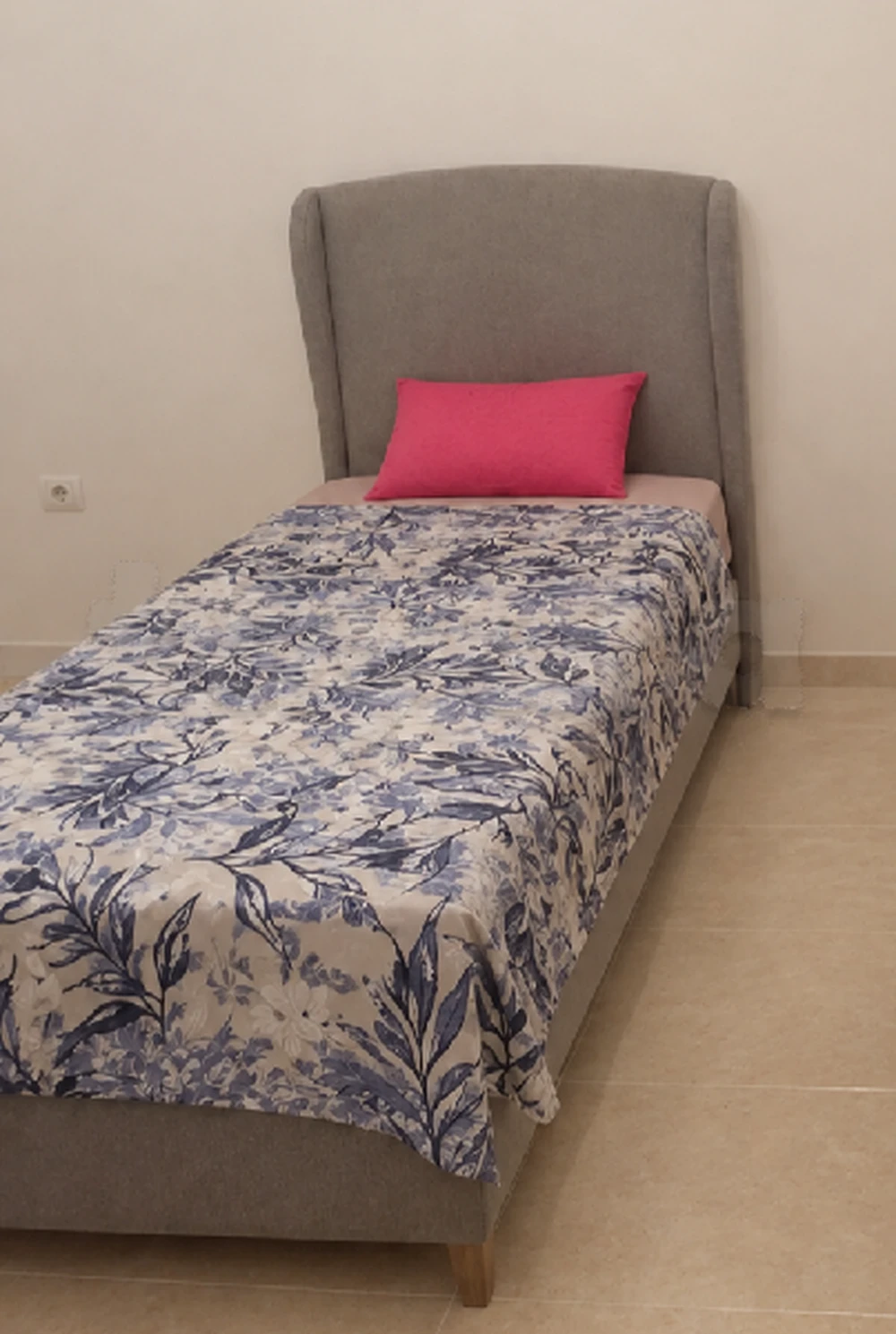 lit capitonnée avec matelas