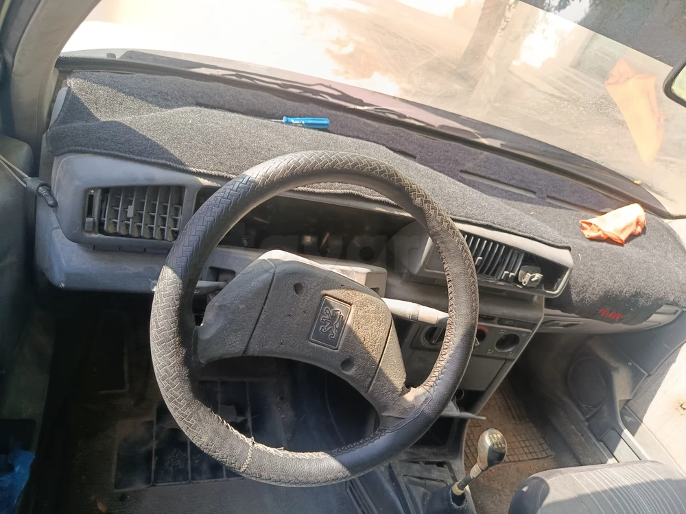 Peugeot 405