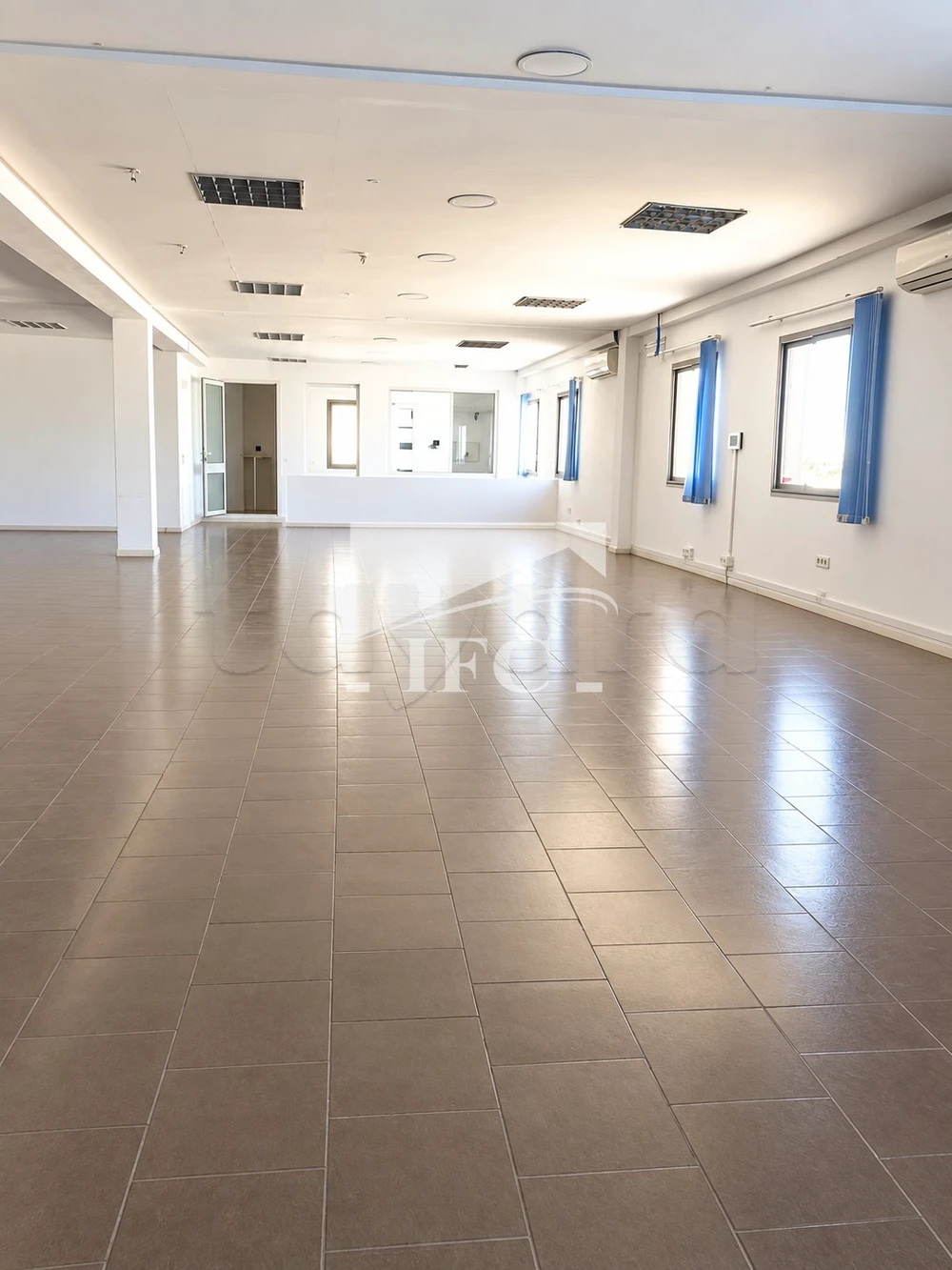 Bureau en 8 espaces-330m²-charguia 2-IFCC173