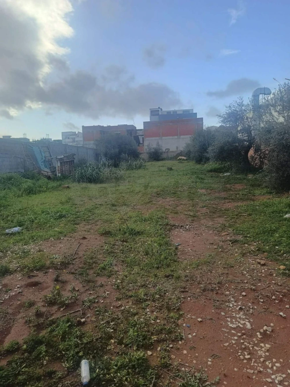 A vendre un lot de terrain à Mnihla .