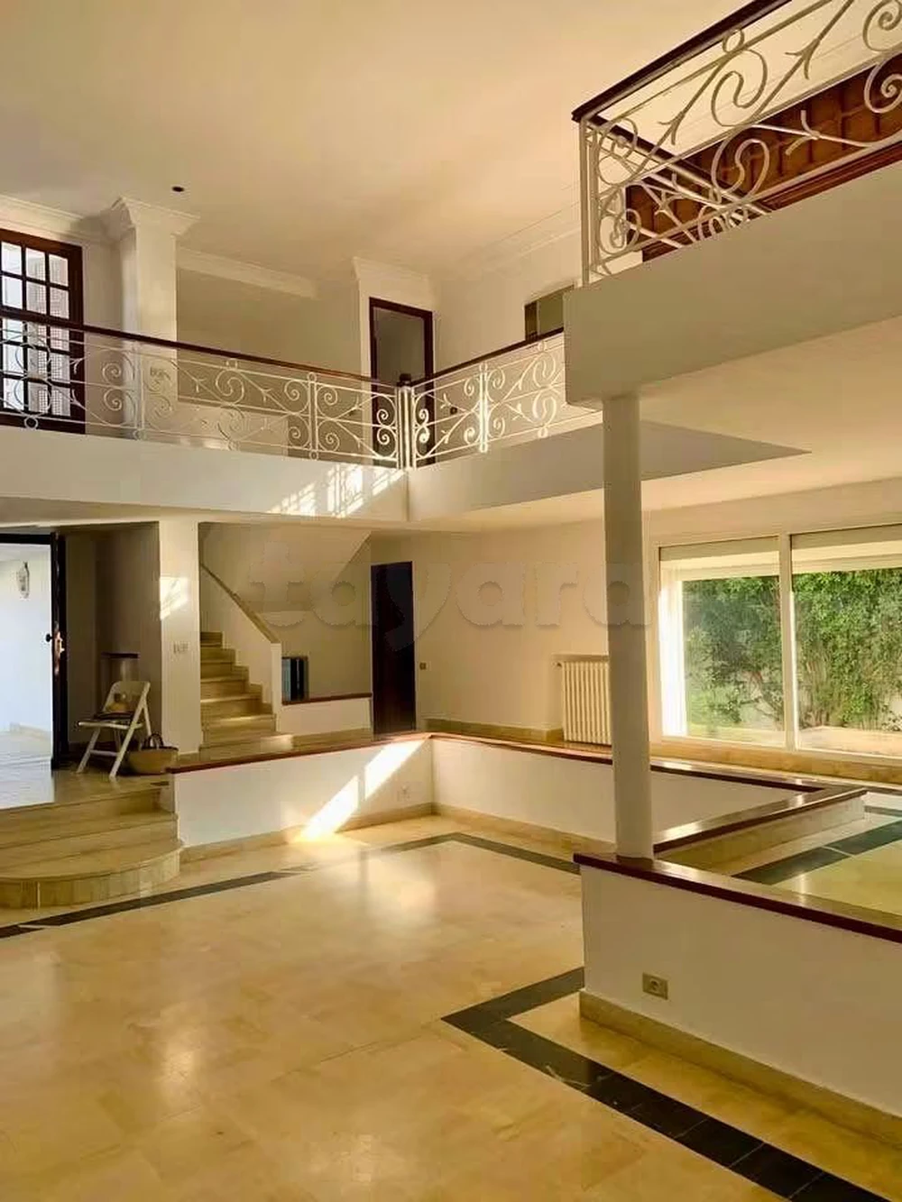 à louer villa S+4 avec jardin à Menzah 9 A