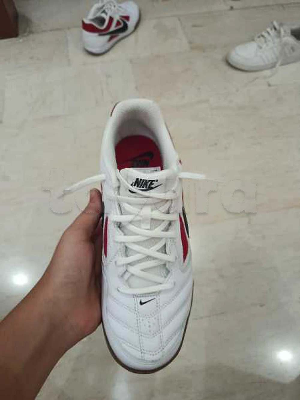 Nike gato original jamais porté cacheté importe de la France