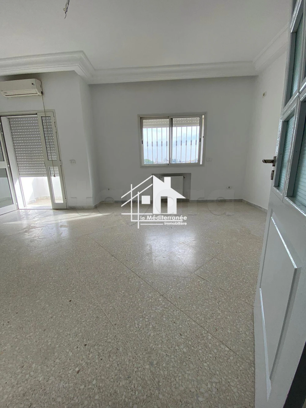 A vendre appartement S+2 Rdc au bayrem etounssi