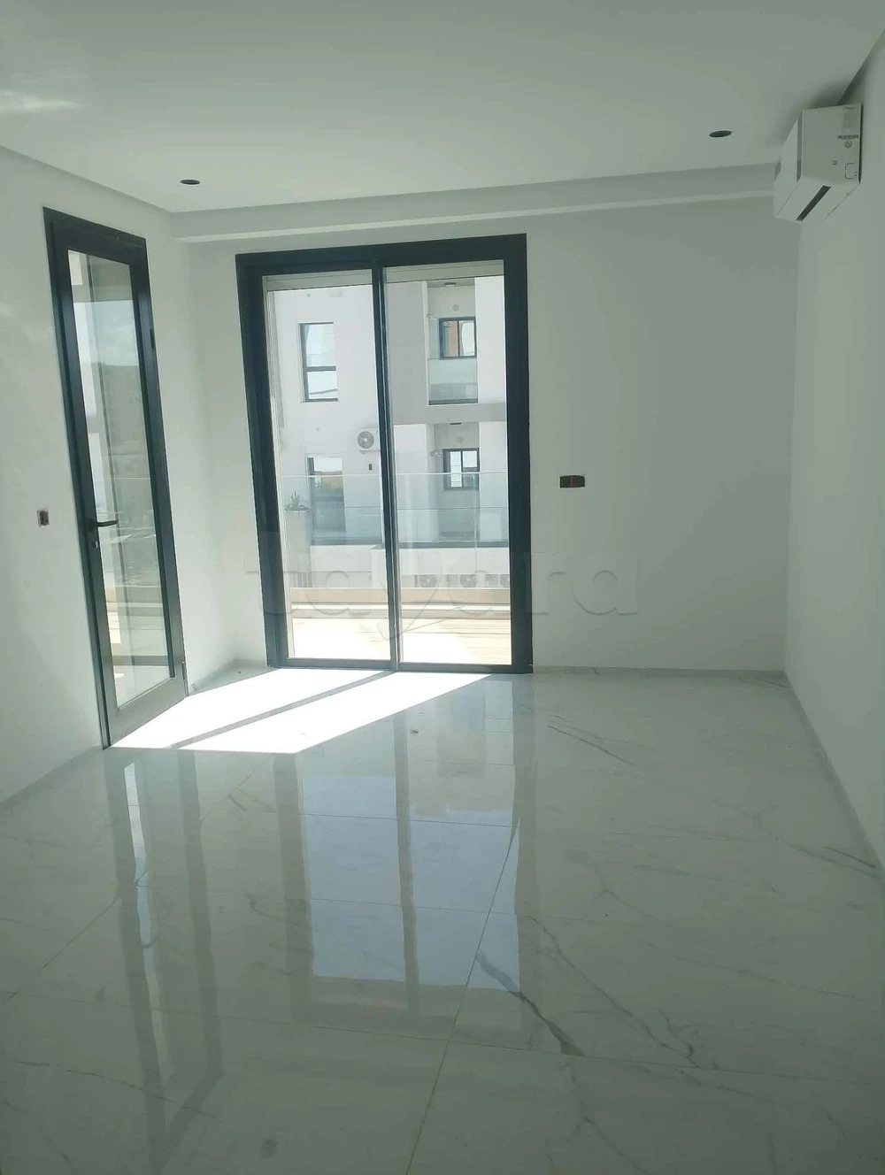 A vendre un appartement s+2 bonne orientation chez promoteur disponible immédiatement a la nouvelle soukra