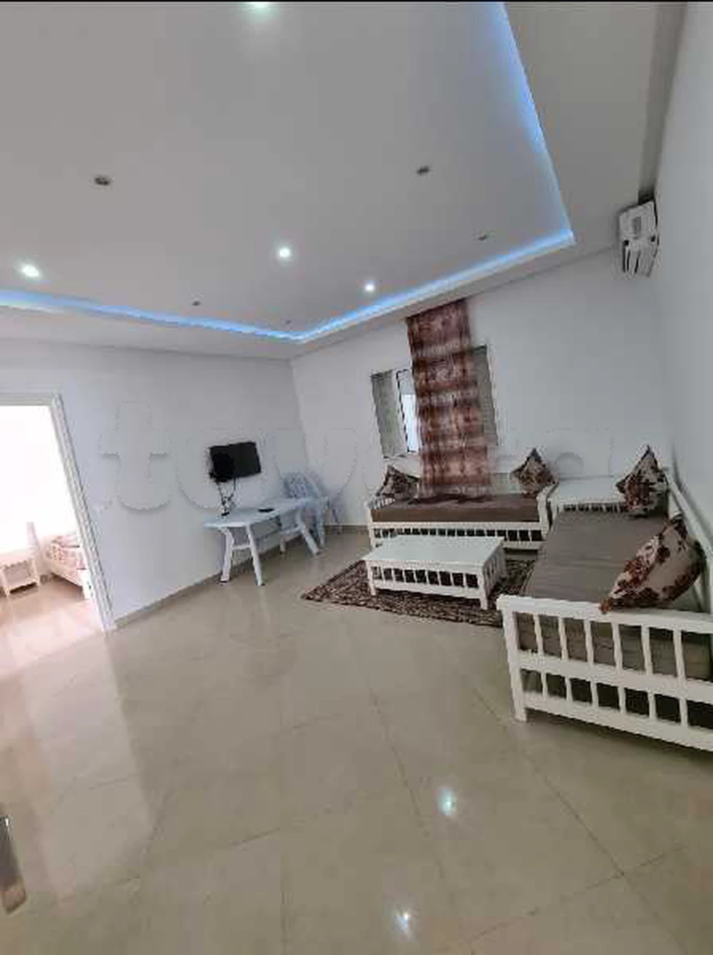 A louer des magnifiques appartements s+2 avec terrasse 📷 richement meublés et équipés de chauffage central et Wifi 📷