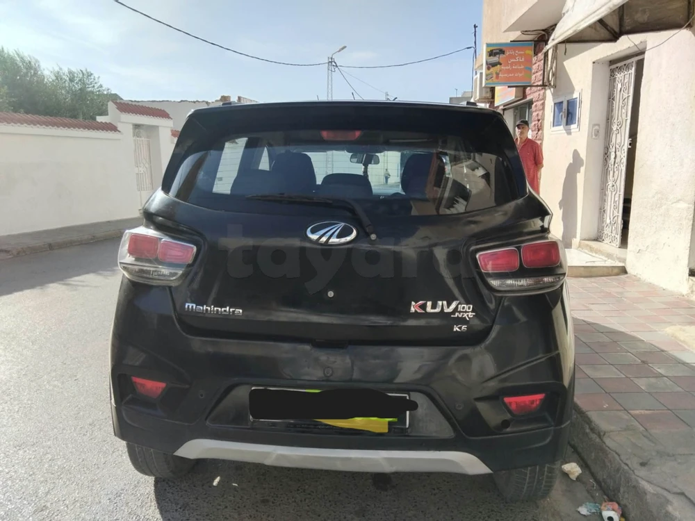 Mahindra KUV 100 K6