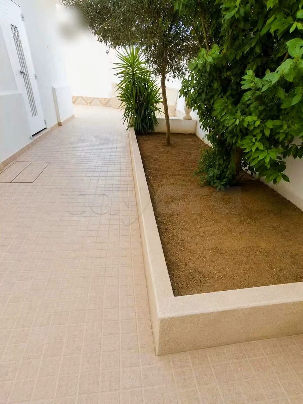 ENNASR 2 à louer RDC de Villa S 2 avec jardin et terrasse