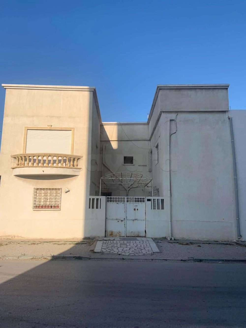 Maison de 135 m² à vendre: composée d'un rez-de-chaussée et d'un 1er étage.