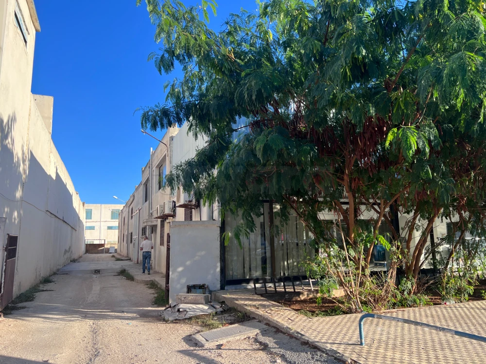 USINE/ATELIER/DEPOT 2000m2 à La Charguia 1