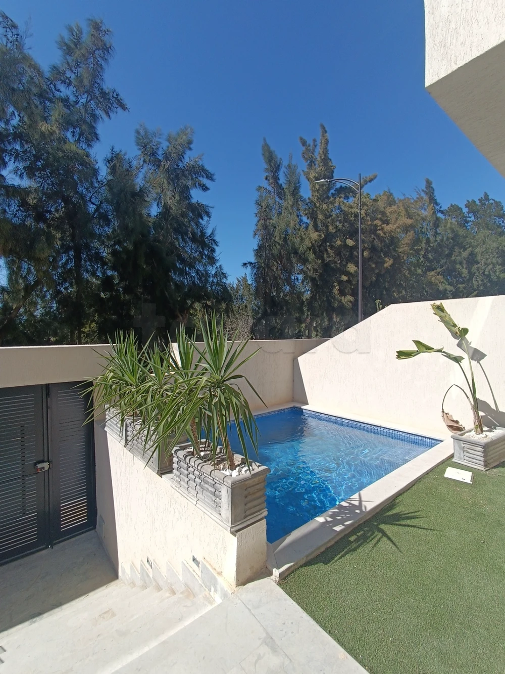 À Vendre – Triplex Jumelé S+4 Neuf avec Mini-Piscine