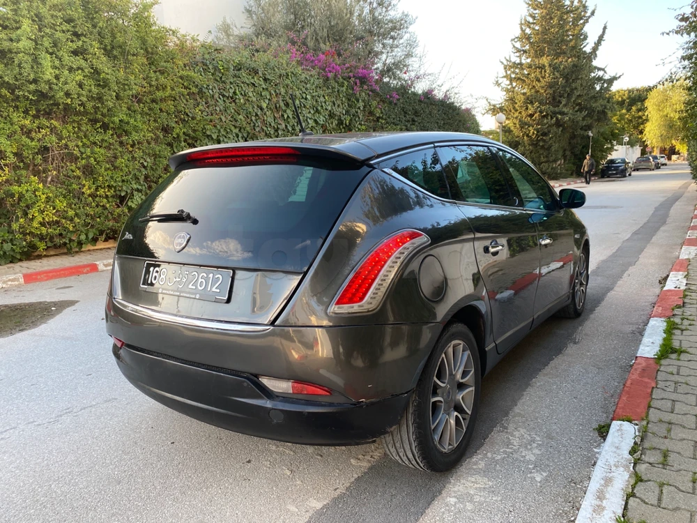 Carte voiture Lancia Delta