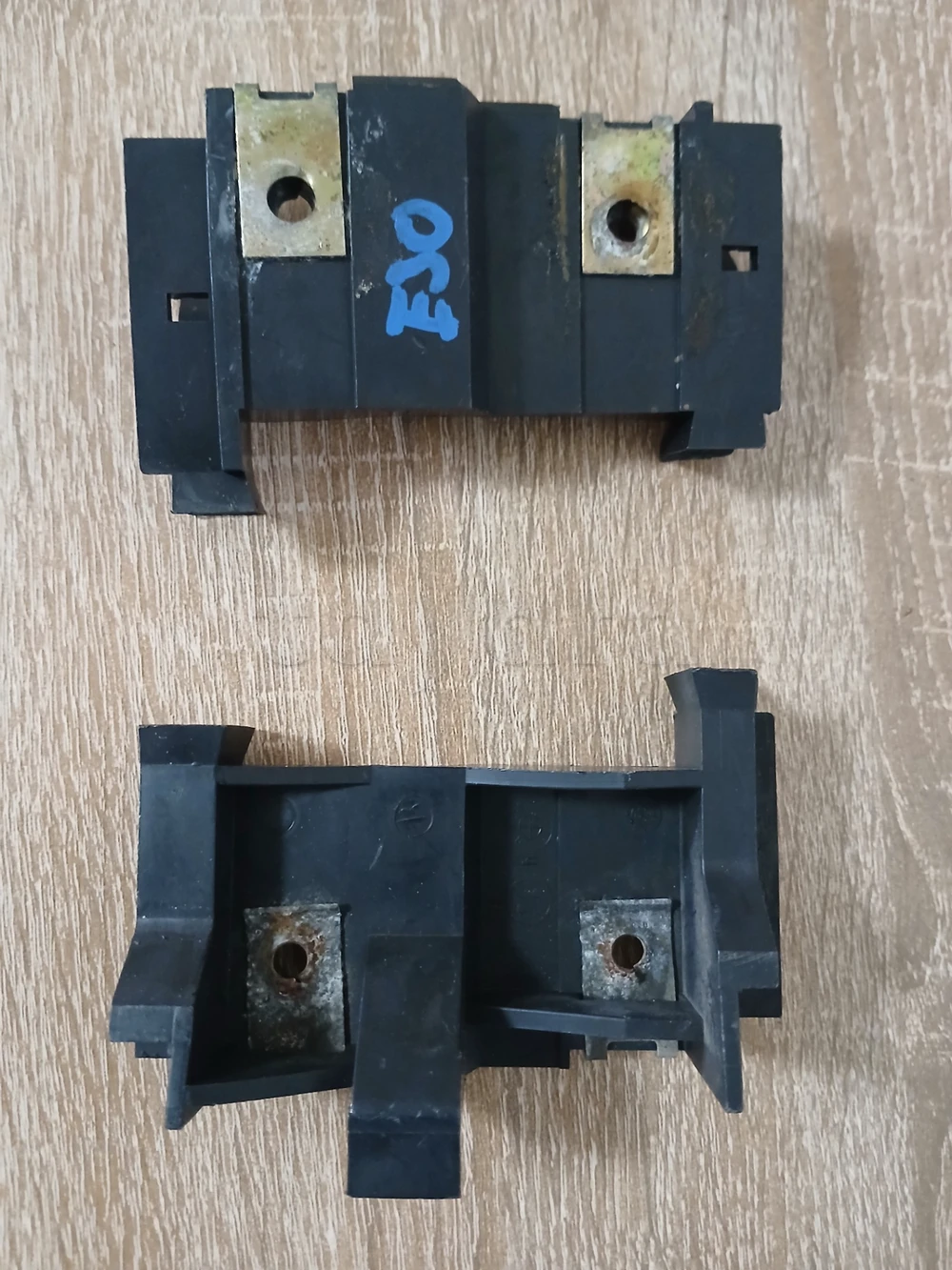 Fixation pare choc avant bmw e30