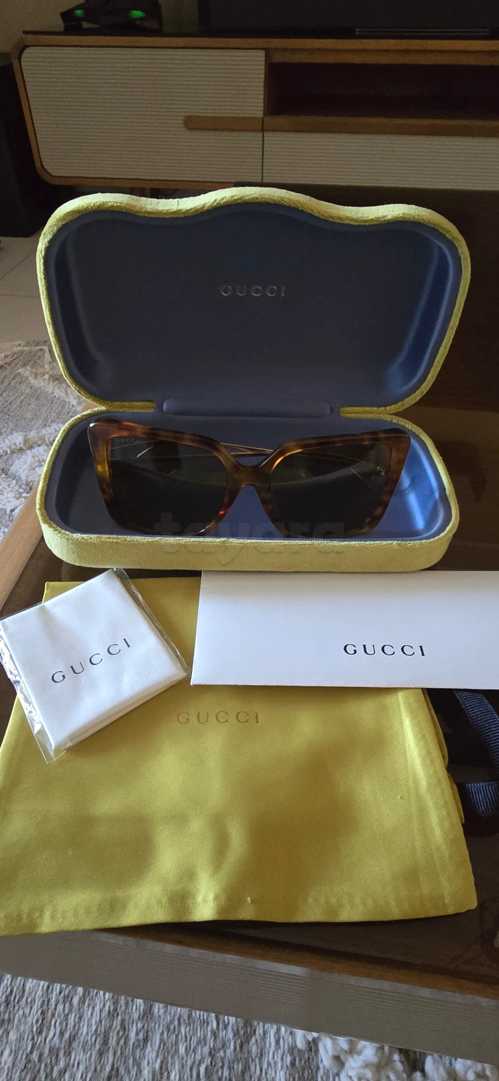 GUCCI GG0435SA Lunettes de soleil NEUF importe de la Suisse. Inclut Original Lingette de poussière, housse de protection, étui et papiers