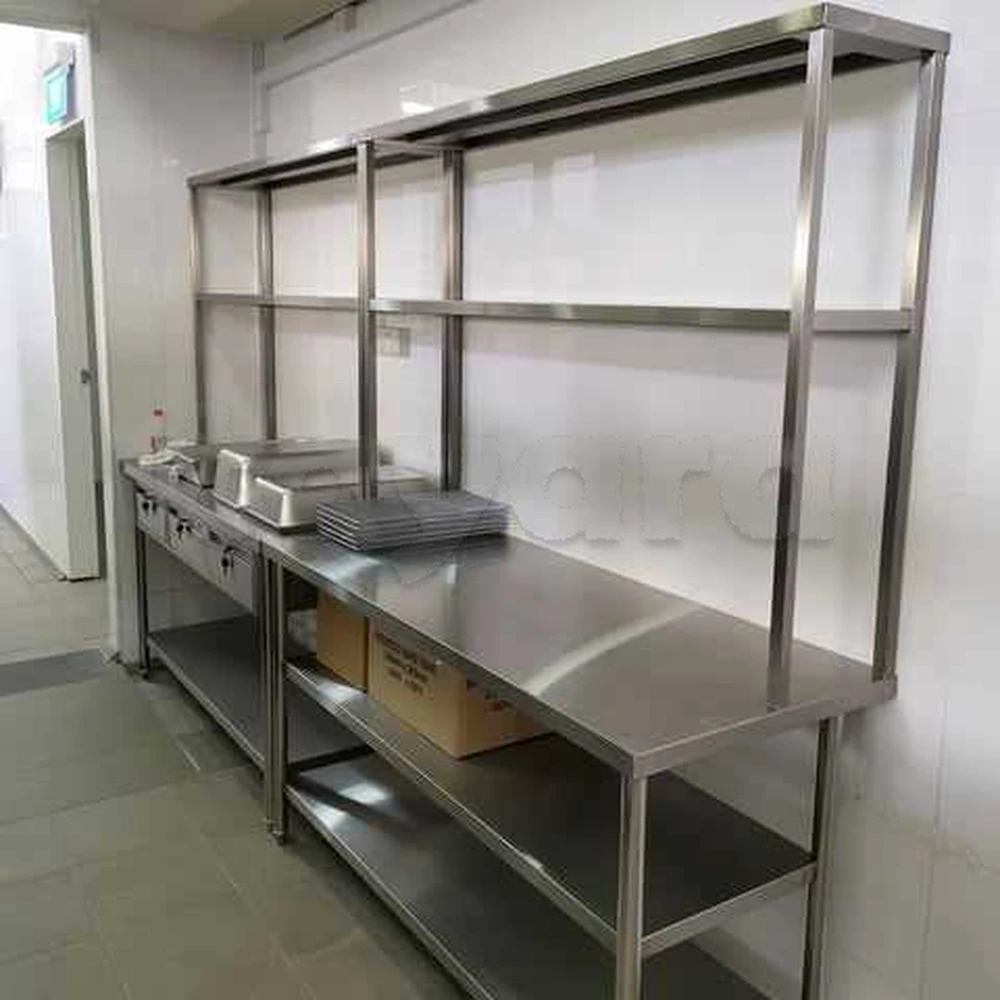 Table de travail inox alimentaire.
