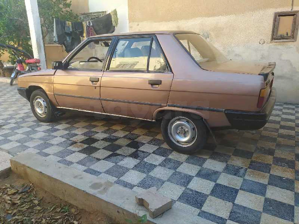 Renault R9