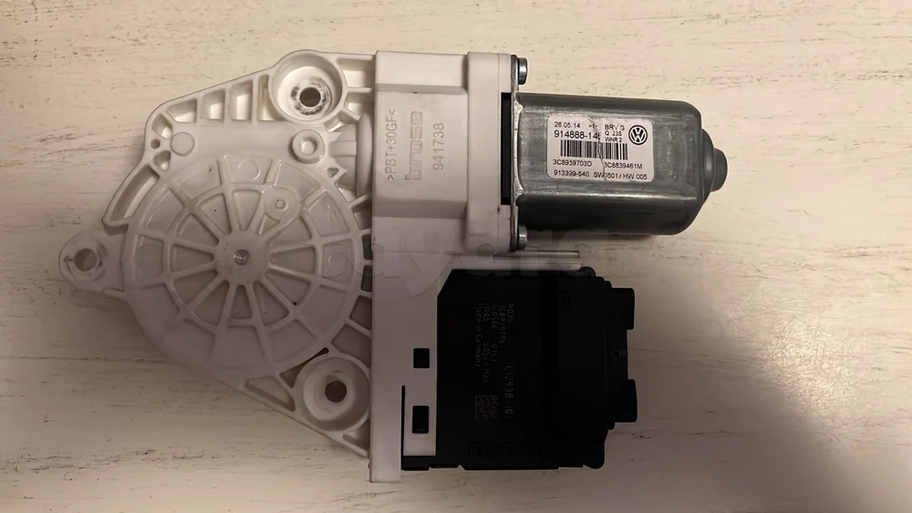 Moteur lève-vitre arrière gauche VW Passat CC – 3C8959703D