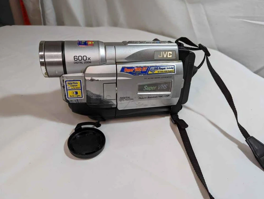 JVC GR-SXM740U Compact Super VHS-C Handheld Video Camcorder (Camera Only) Parts