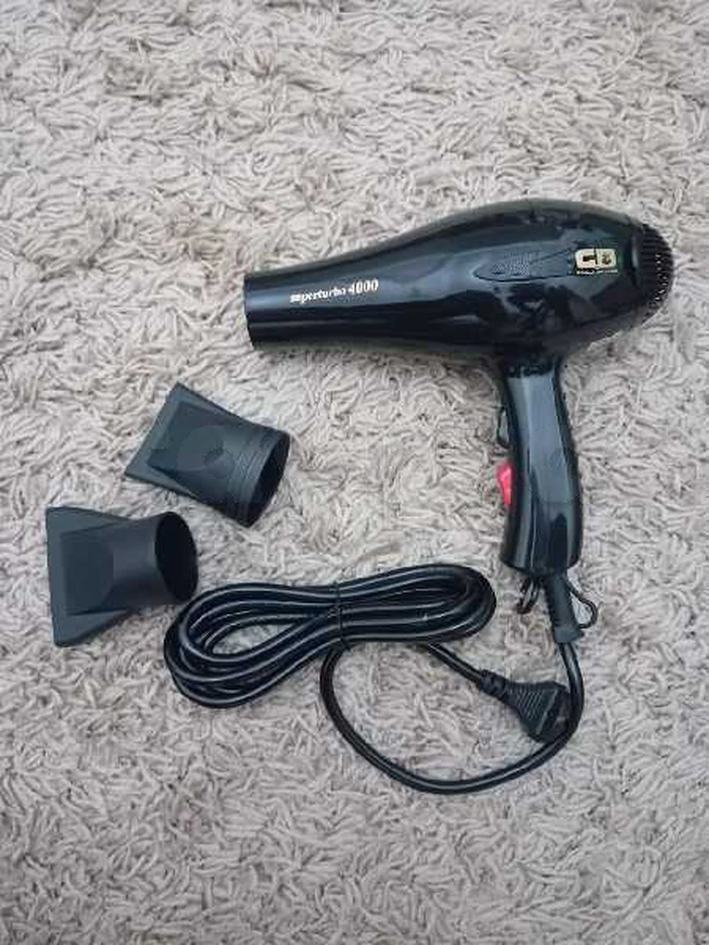 Séchoir ( sehe cheveux ) importé w s5oun jdid bakou forsaa b 70dt akahaw
Tel : 28833360