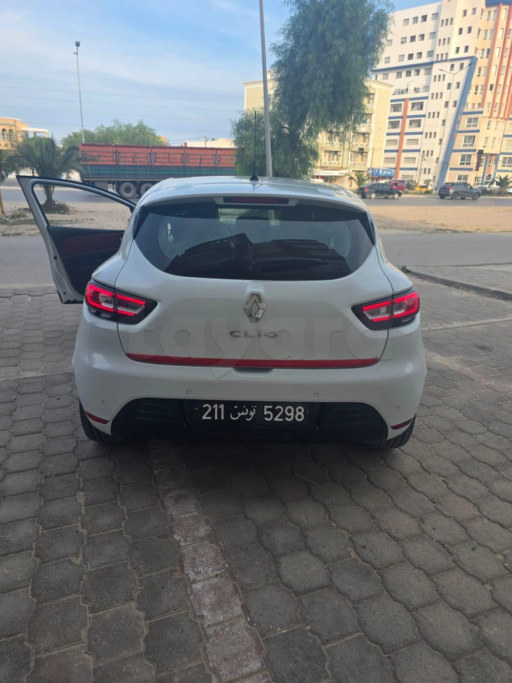 Clio tres propre