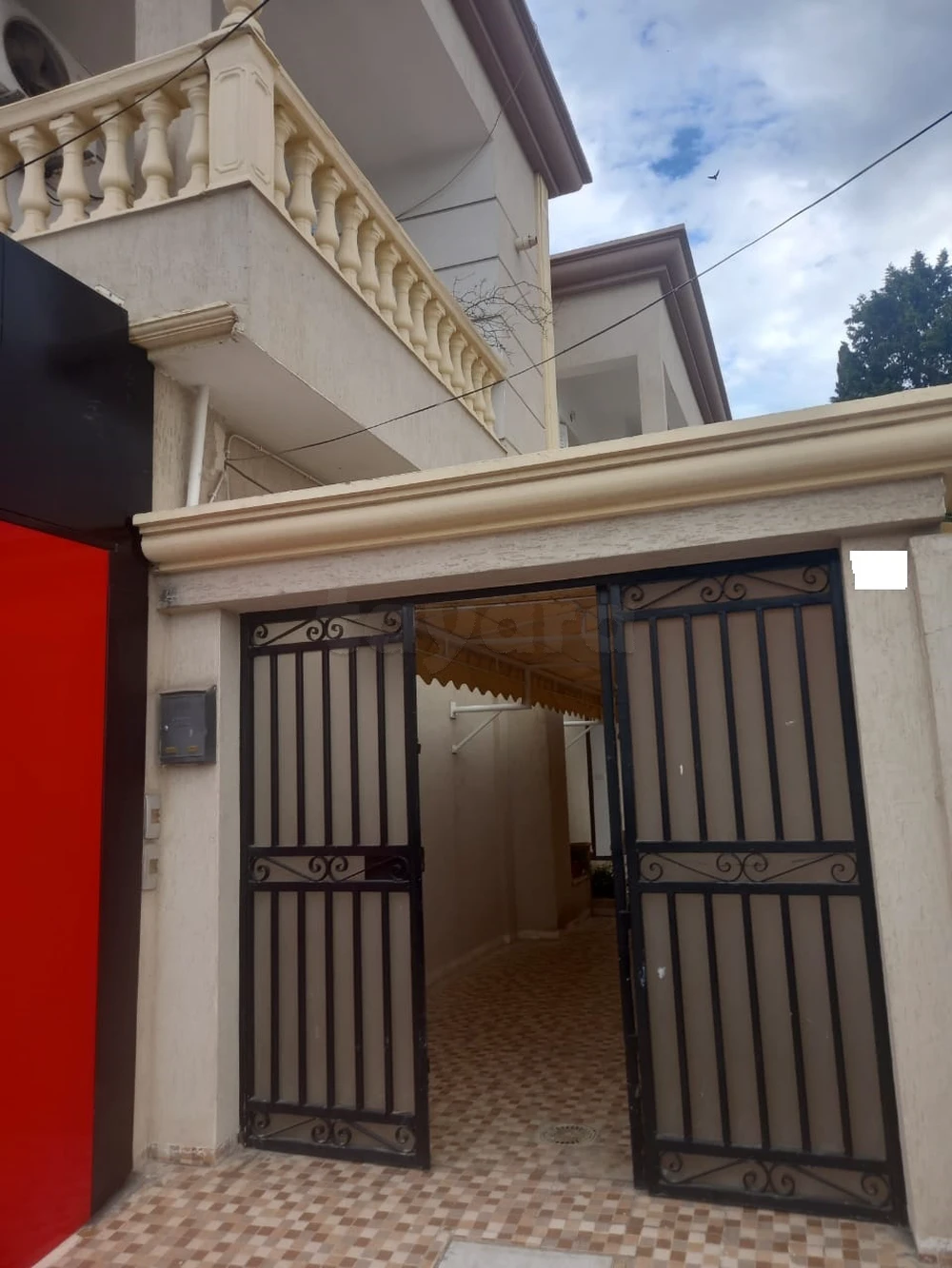 Villa de 4 Appartements + 3 Locaux Riadh Landalous