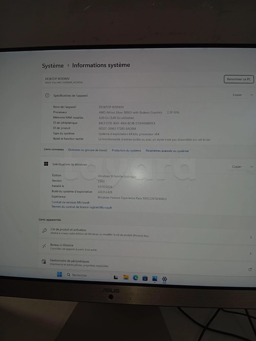 ASUS Vivo AIO / AMD Athlon Silver 3050U 2.30 GHz / 4 Go RAM / Windows 11 / Clavier et Souris