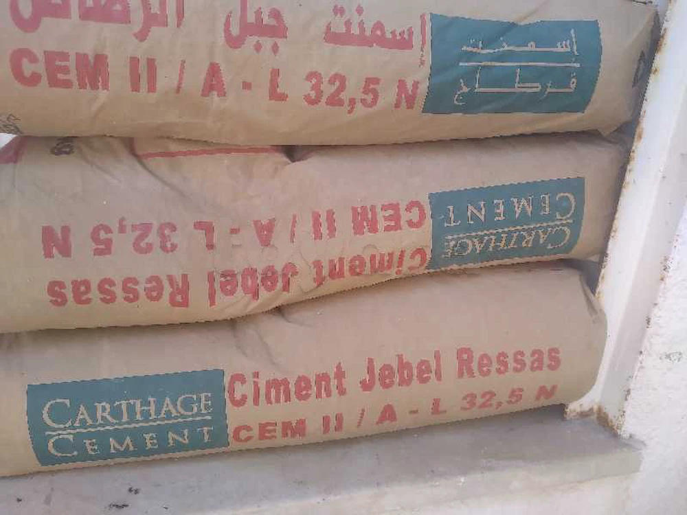 ثلاثة شكاير سيمان وبالة وزوز اسطلةو مسحة