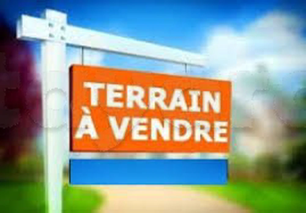 Terrain 100 m de la route goudronnée