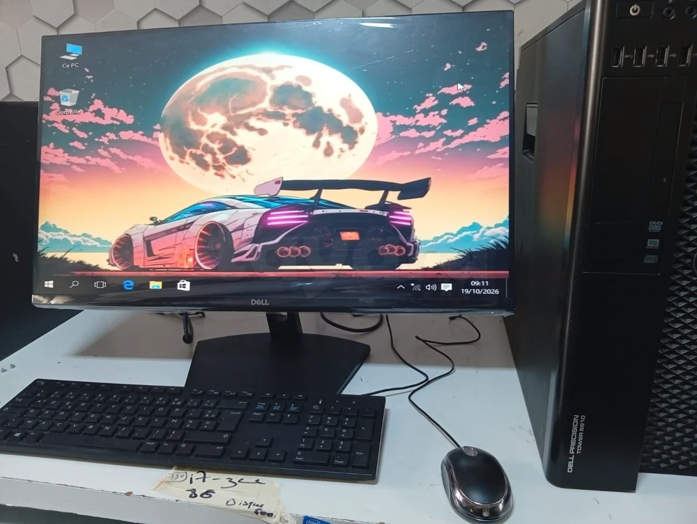 Station de Travail DELL Precision Tower 5810 / Intel Xeon E5-1607 v3 (3.10 GHz) / 16 Go RAM / Windows 10 Pro / Écran DELL + Clavier + Souris