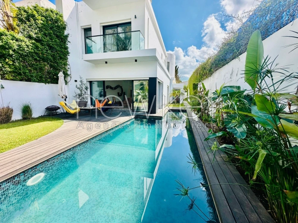 Belle villa S+4 à louer à La Soukra