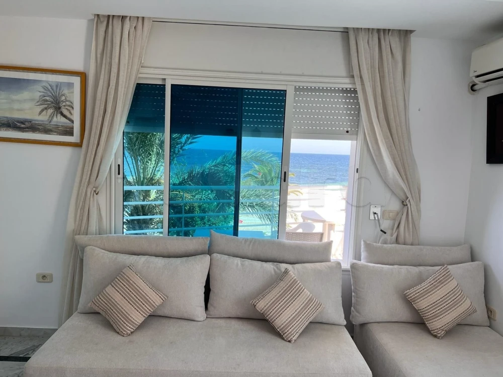 À Vendre – Appartement S+2 Pieds dans l'Eau à Chott Meriem .