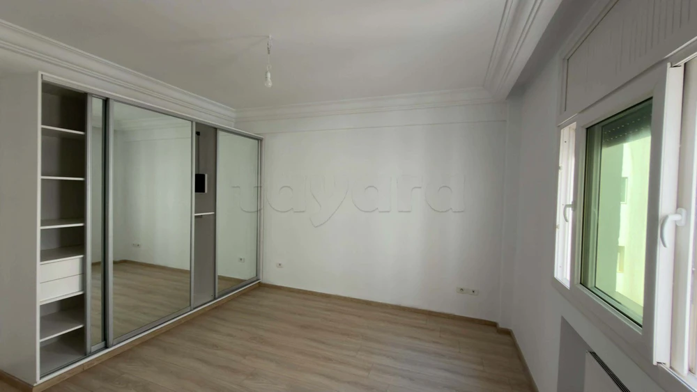 À LOUER – APPARTEMENT S+3 À MENZAH 7 BIS AVEC PARKING SS