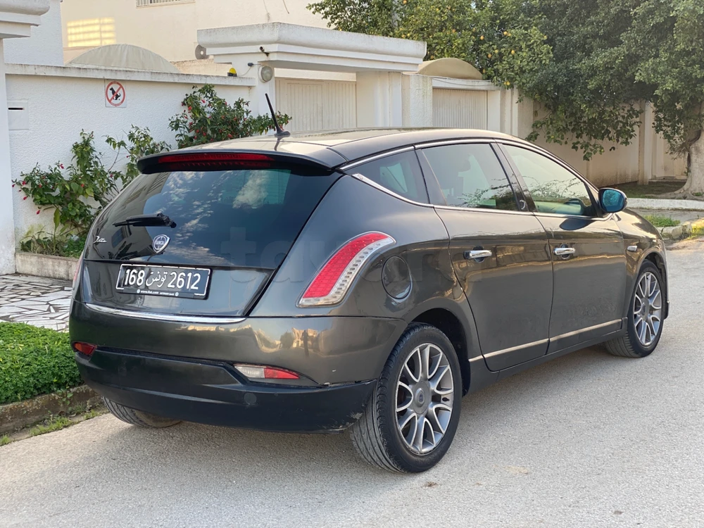 Carte voiture Lancia Delta