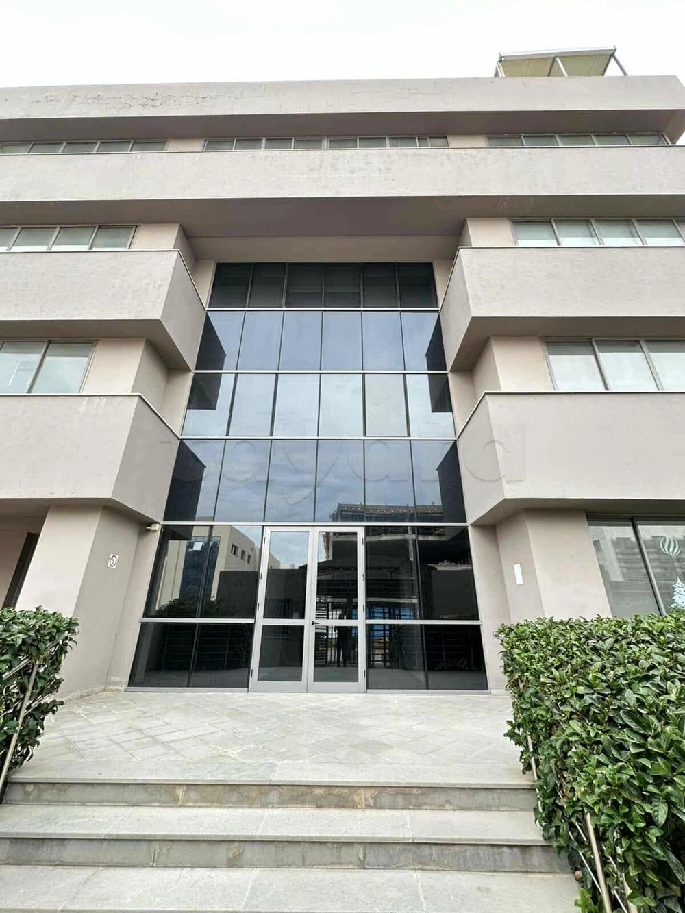 A louer Immeuble R3 HST 3700 m² au Lac 3